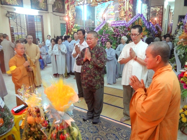 Chùm ảnh các phái đoàn phúng viếng tang lễ cố Sa Di Ni Thích Nữ Chơn Huyền, thân mẫu TT. Thích Nhật Từ