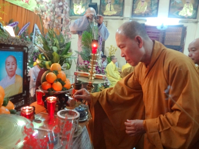 Chùm ảnh các phái đoàn phúng viếng tang lễ cố Sa Di Ni Thích Nữ Chơn Huyền, thân mẫu TT. Thích Nhật Từ