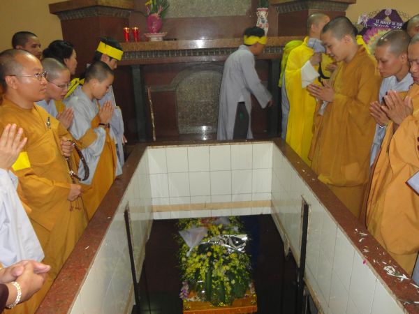 TP.HCM: Chùa Giác Ngộ di quan nhục thân cố Sa Di Ni Thích Nữ Chơn Huyền về nơi an nghĩ cuối cùng