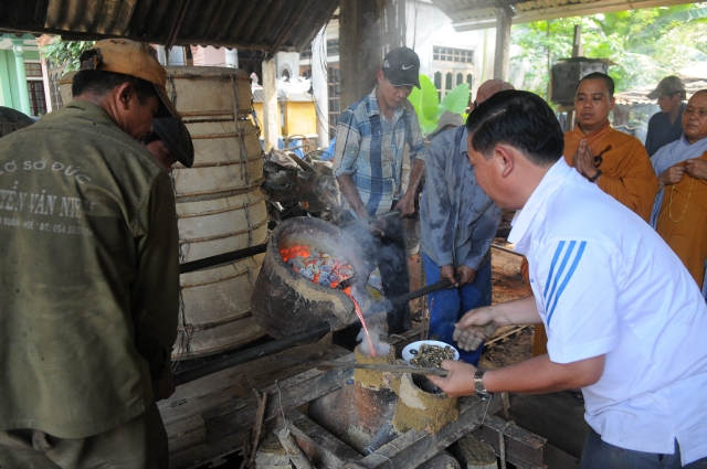 TP.HCM : Tịnh Viện Pháp Hạnh – Củ Chi đúc đại Hồng Chung