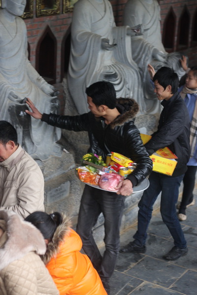 Tưng bừng khai hội tại ngôi chùa Bái Đính