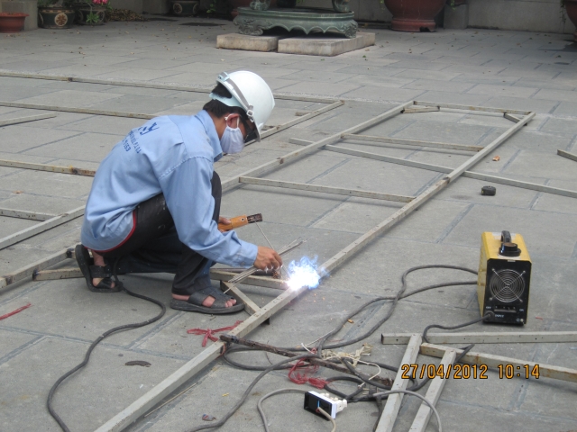 Chùm ảnh: Chuẩn bị đại lễ Phật đản PL 2556 - DL 2012