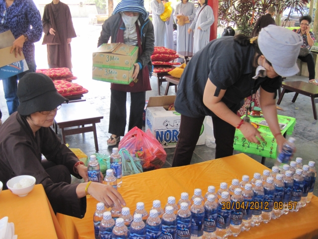 TP. HCM: Quan Âm tu viện thăm viếng Nghĩa Trang Liệt Sĩ Củ Chi nhân ngày 30/04