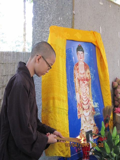 TP. HCM: Quan Âm tu viện thăm viếng Nghĩa Trang Liệt Sĩ Củ Chi nhân ngày 30/04