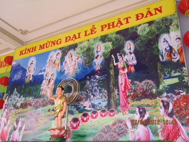 Chùm ảnh: Chuẩn bị đại lễ Phật đản PL 2556 - DL 2012