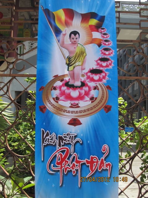 Chùm ảnh: Chuẩn bị đại lễ Phật đản PL 2556 - DL 2012