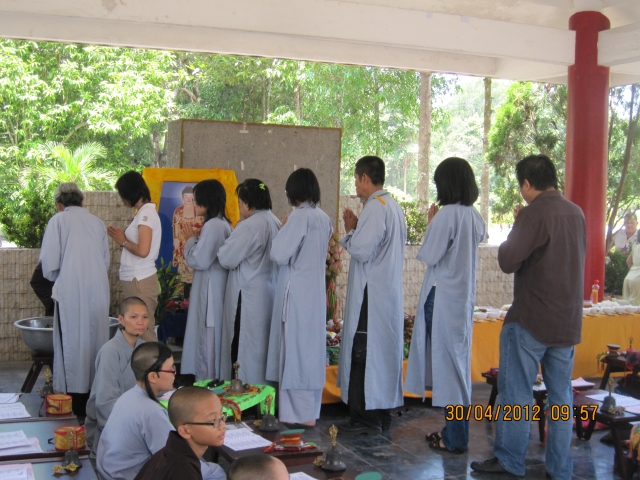 TP. HCM: Quan Âm tu viện thăm viếng Nghĩa Trang Liệt Sĩ Củ Chi nhân ngày 30/04