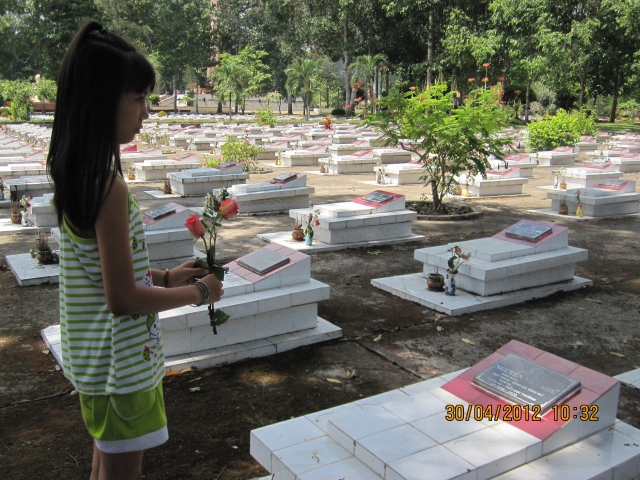 TP. HCM: Quan Âm tu viện thăm viếng Nghĩa Trang Liệt Sĩ Củ Chi nhân ngày 30/04