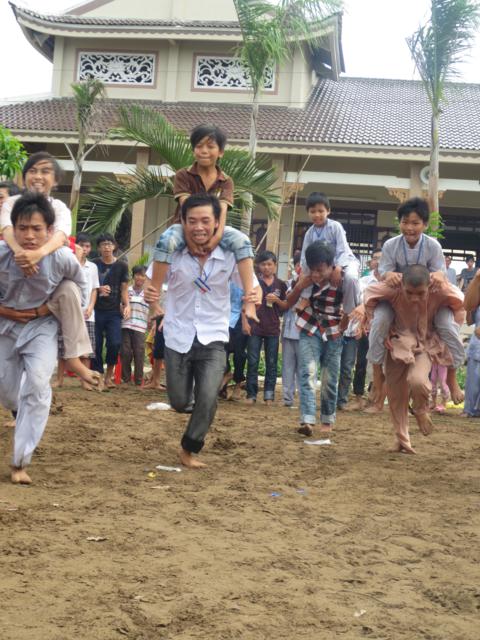 Long An: Chùm ảnh sinh hoạt ngày thứ ba tại khóa tu mùa hè “Rèn luyện tài đức – Vững bước vào đời”