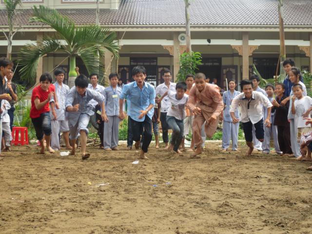 Long An: Chùm ảnh sinh hoạt ngày thứ ba tại khóa tu mùa hè “Rèn luyện tài đức – Vững bước vào đời”