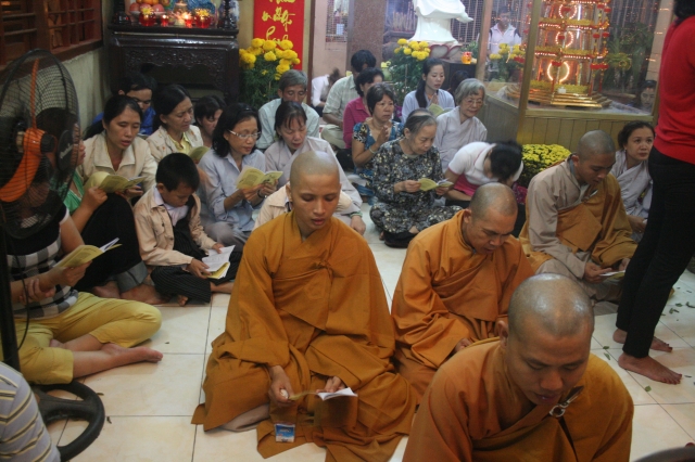 Chùm ảnh đón xuân Di Lặc ngày mồng một tết 2012 tại chùa Giác Ngộ