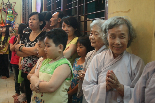 Chùm ảnh đón xuân Di Lặc ngày mồng một tết 2012 tại chùa Giác Ngộ