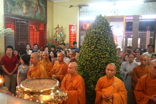 Chùm ảnh đón xuân Di Lặc ngày mồng một tết 2012 tại chùa Giác Ngộ