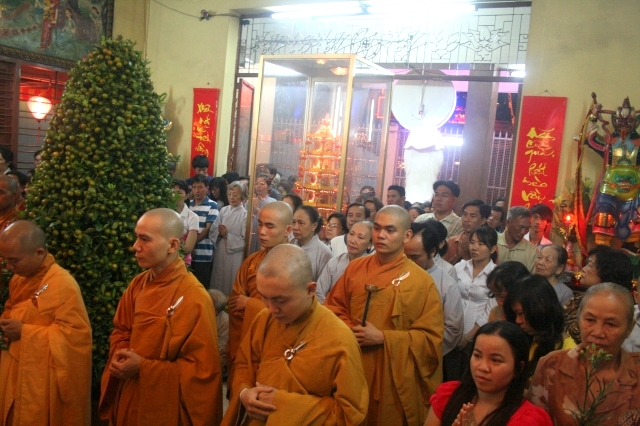 Chùm ảnh đón xuân Di Lặc ngày mồng một tết 2012 tại chùa Giác Ngộ