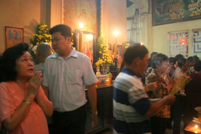 Chùm ảnh đón xuân Di Lặc ngày mồng một tết 2012 tại chùa Giác Ngộ