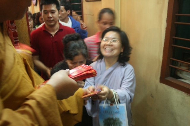 Chùm ảnh đón xuân Di Lặc ngày mồng một tết 2012 tại chùa Giác Ngộ