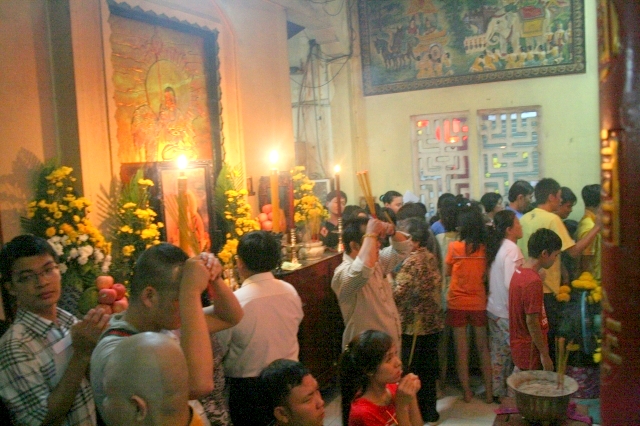 Chùm ảnh đón xuân Di Lặc ngày mồng một tết 2012 tại chùa Giác Ngộ