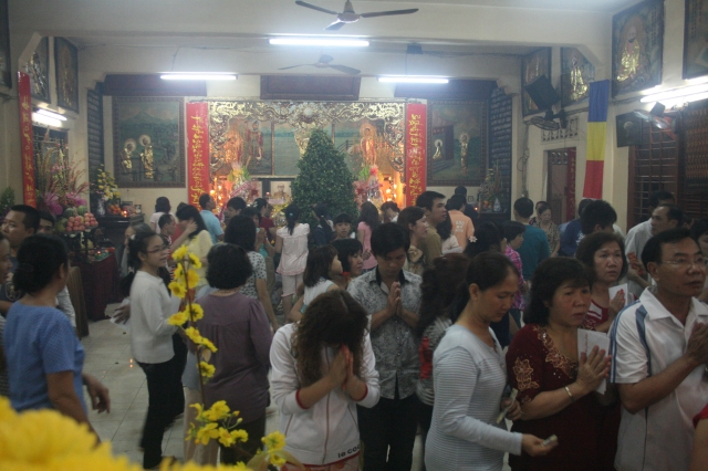 Chùm ảnh đón xuân Di Lặc ngày mồng một tết 2012 tại chùa Giác Ngộ