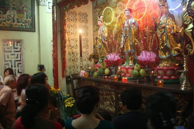 Chùm ảnh đón xuân Di Lặc ngày mồng một tết 2012 tại chùa Giác Ngộ