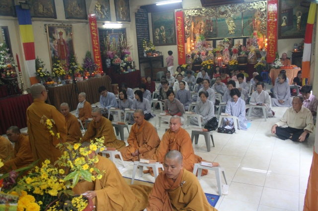 Chùm ảnh đón xuân Di Lặc ngày mồng một tết 2012 tại chùa Giác Ngộ