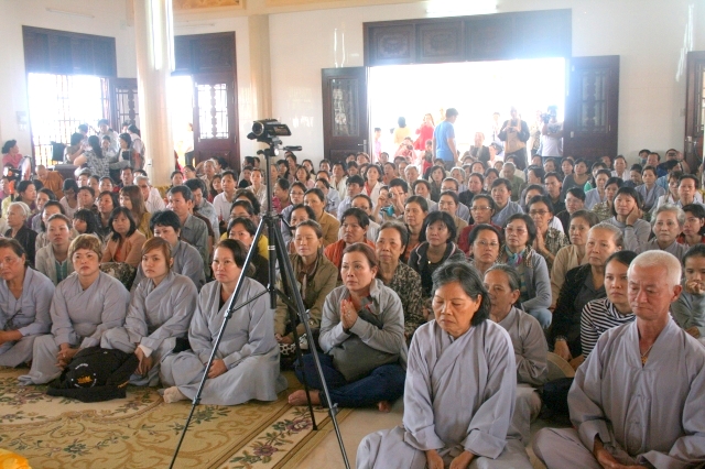 Chùm ảnh: Chùa Giác Ngộ tổ chức hành hương 10 chùa đầu năm