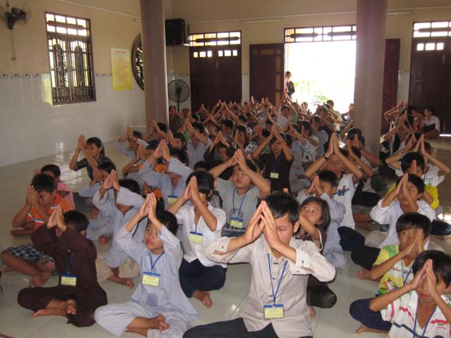 Cần Giuộc: Chia tay quyến luyến khóa tu mùa hè tại chùa Khánh Ninh