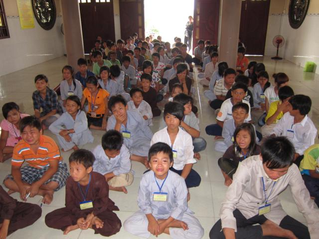 Cần Giuộc: Chia tay quyến luyến khóa tu mùa hè tại chùa Khánh Ninh