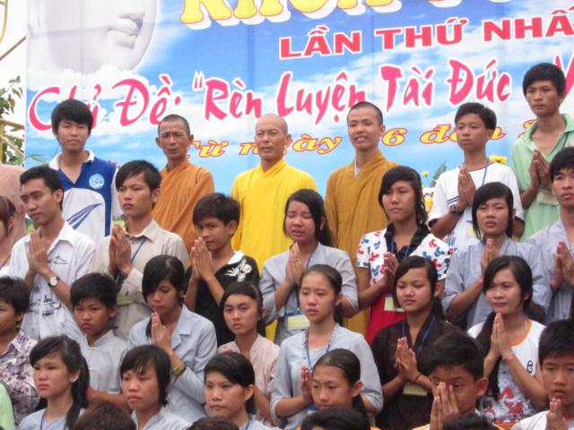 Cần Giuộc: Chia tay quyến luyến khóa tu mùa hè tại chùa Khánh Ninh