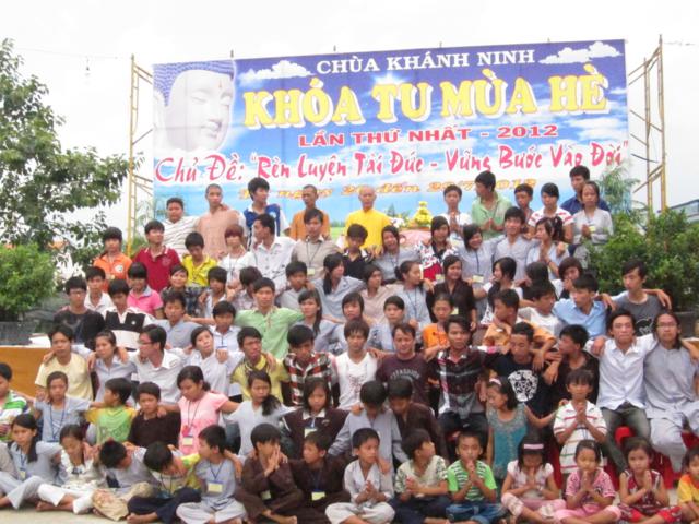 Cần Giuộc: Chia tay quyến luyến khóa tu mùa hè tại chùa Khánh Ninh