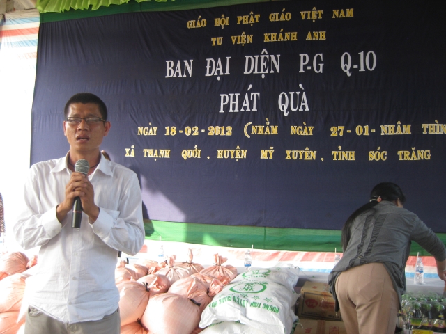 Ban đại diện Phật giáo Q10 phát quà cho đồng bao nghèo tỉnh Sóc Trăng