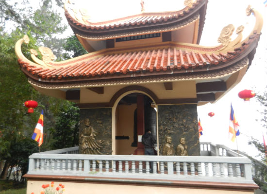 Đầu năm du xuân về thiền viện Trúc Lâm Tây Thiên
