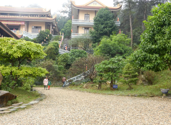 Đầu năm du xuân về thiền viện Trúc Lâm Tây Thiên