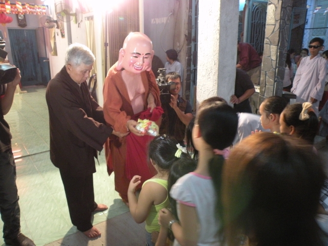 Lễ Phật đản với người khiếm thị