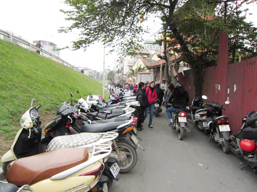 Hàng ngàn người nô nức lên chùa ăn chay