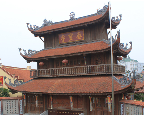 Hàng ngàn người nô nức lên chùa ăn chay