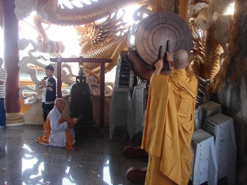 Vãn cảnh chùa có chánh điện cao nhất Việt Nam