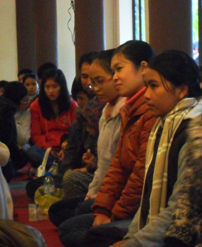 “Háo hức” đi chùa xem... bói Kiều
