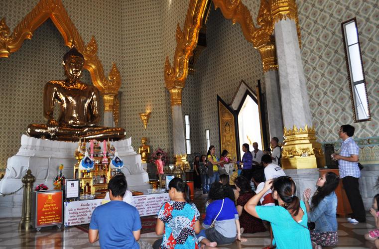Chiêm bái tượng Phật vàng lớn nhất thế giới
