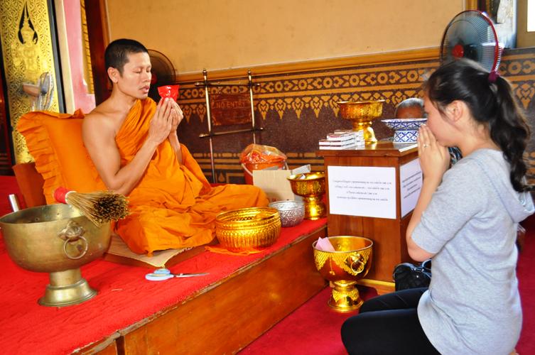 Chiêm bái tượng Phật vàng lớn nhất thế giới