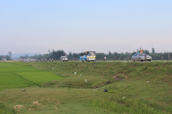 Hà Tĩnh: Chùa Giai Lam tưng bừng diễu hành cờ hoa mừng Phật đản PL: 2556