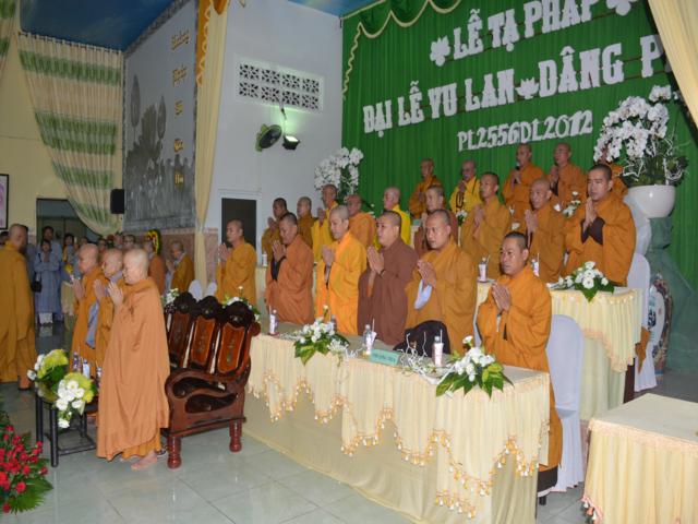 Bình Dương: Lễ tạ pháp - dâng y tại Tây Thiên tự