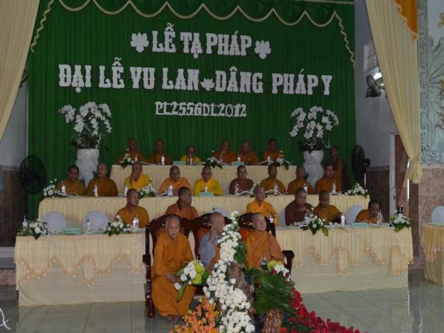 Bình Dương: Lễ tạ pháp - dâng y tại Tây Thiên tự