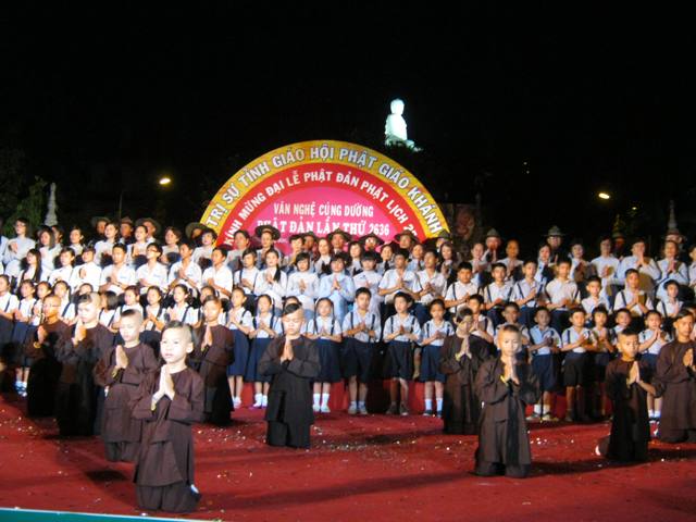 Khánh Hòa: Đêm Văn nghệ hát mừng Đại lễ Phật đản PL.2556