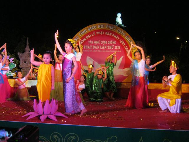 Khánh Hòa: Đêm Văn nghệ hát mừng Đại lễ Phật đản PL.2556