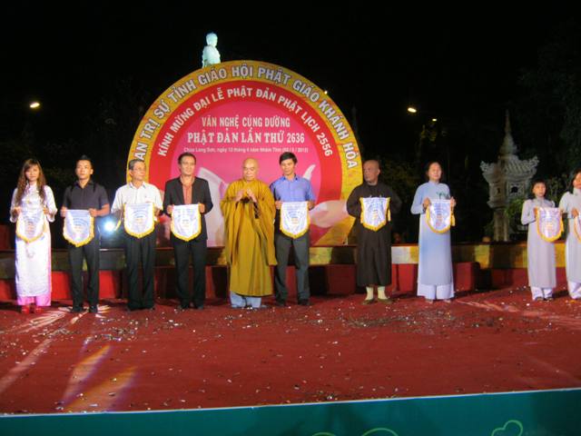 Khánh Hòa: Đêm Văn nghệ hát mừng Đại lễ Phật đản PL.2556