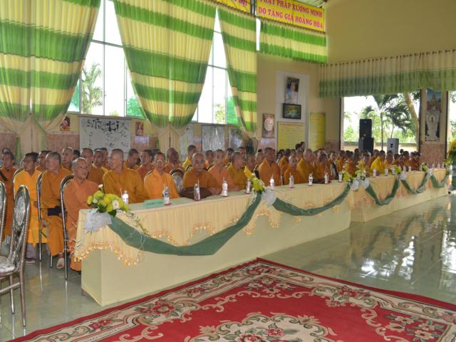 Bình Dương: Lễ tạ pháp - dâng y tại Tây Thiên tự