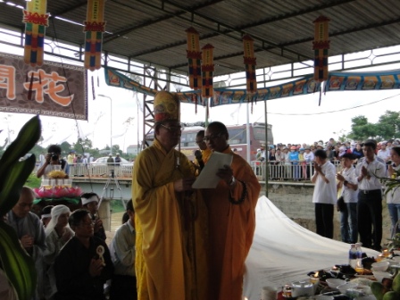 Phật Giáo Đak Lak Làm Lễ Khai Kinh Triệu Hồn Tại Cầu Sêrrepok