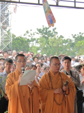 Phật Giáo Đak Lak Làm Lễ Khai Kinh Triệu Hồn Tại Cầu Sêrrepok