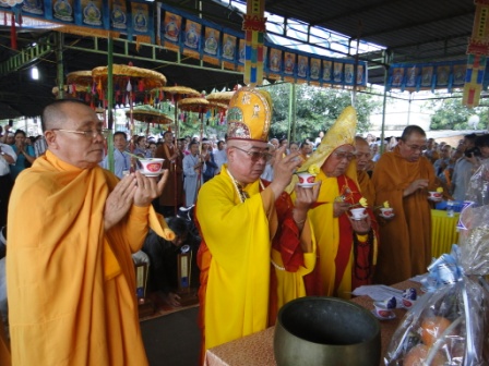 Phật Giáo Đak Lak Làm Lễ Khai Kinh Triệu Hồn Tại Cầu Sêrrepok