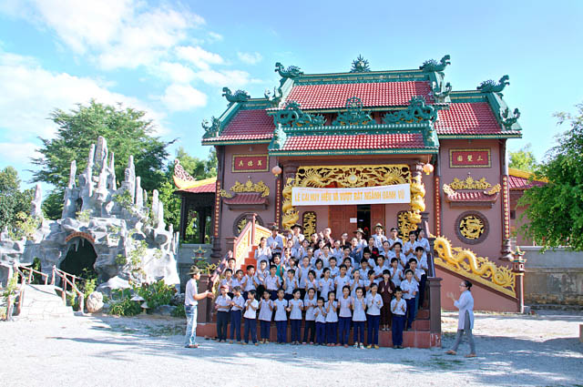 Gia Lai: Chùa Quan Âm Lễ Cài Huy Hiệu và Vượt Bậc Ngành Oanh Vũ